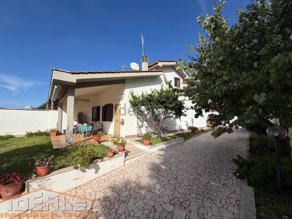 casa indipendente in vendita ad Ardea in zona Nuova California