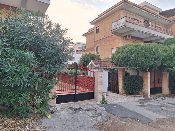 appartamento in vendita ad Ardea in zona Marina di Ardea