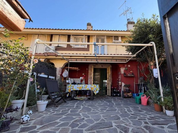 casa indipendente in vendita ad Ardea in zona Nuova California
