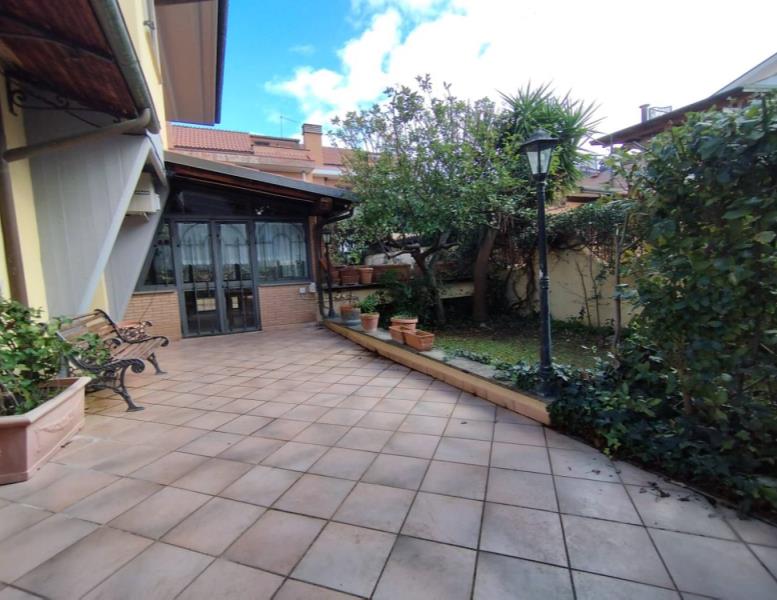 casa indipendente in vendita a Ciampino