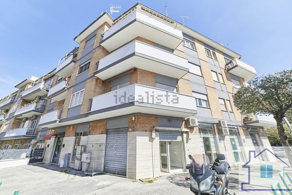 locale commerciale in vendita a Ciampino