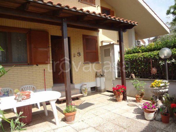 casa indipendente in vendita a Ciampino