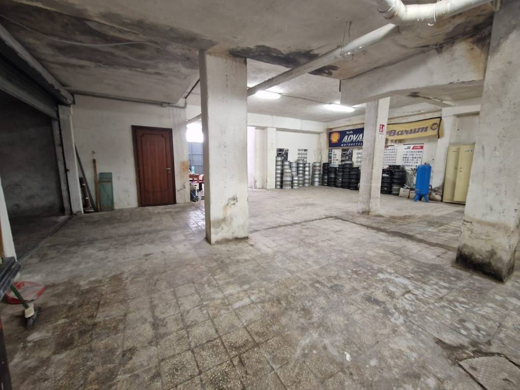 locale di sgombero in vendita a Ciampino
