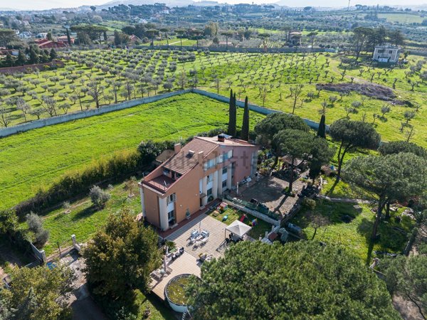 casa indipendente in vendita a Ciampino
