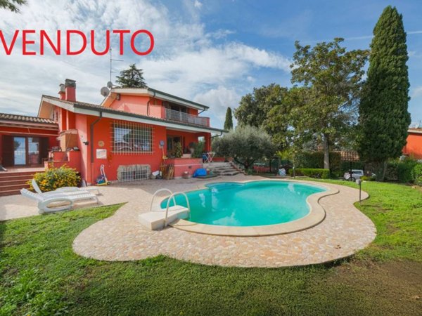 casa indipendente in vendita a Ciampino