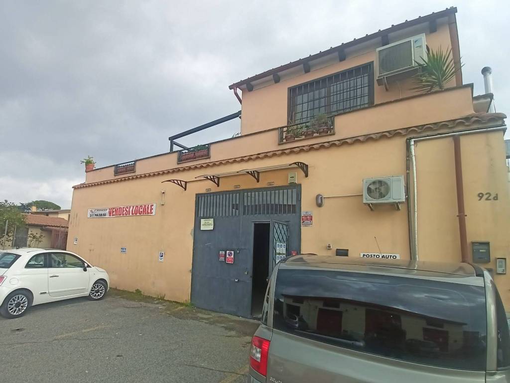 locale commerciale in vendita a Ciampino