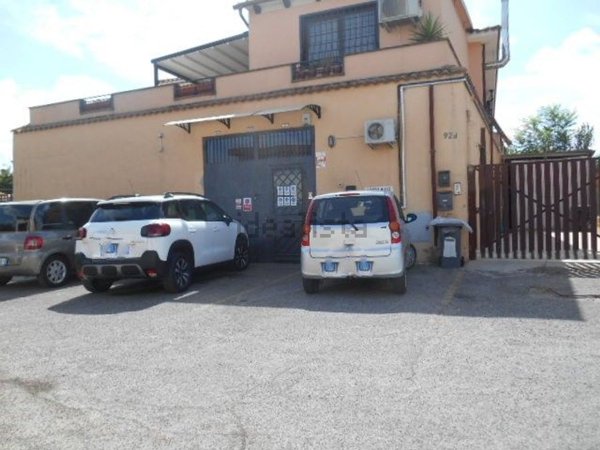 locale commerciale in vendita a Ciampino