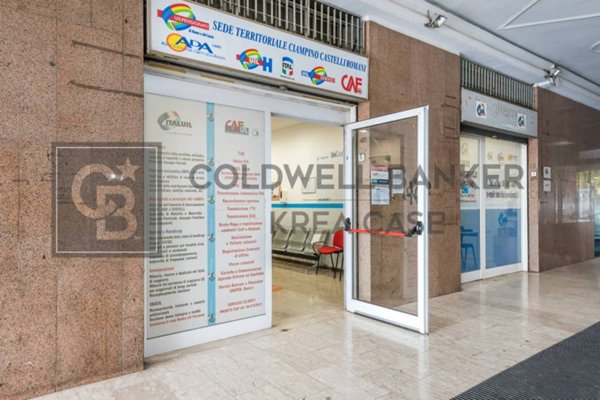 locale commerciale in vendita a Ciampino