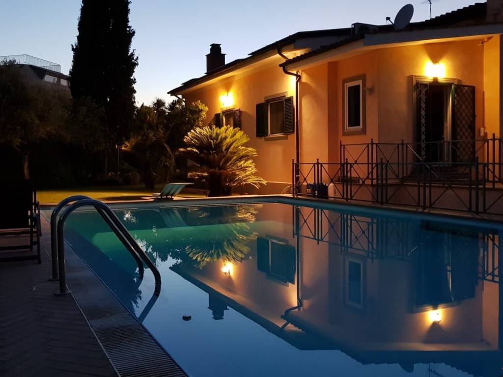 casa indipendente in vendita a Ciampino