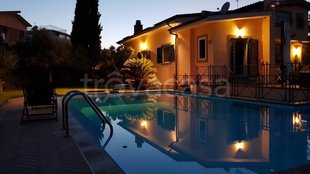 casa indipendente in vendita a Ciampino