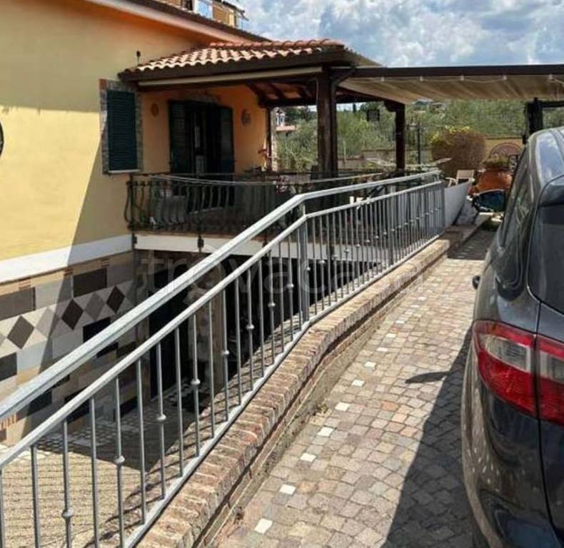 casa indipendente in vendita a Ciampino