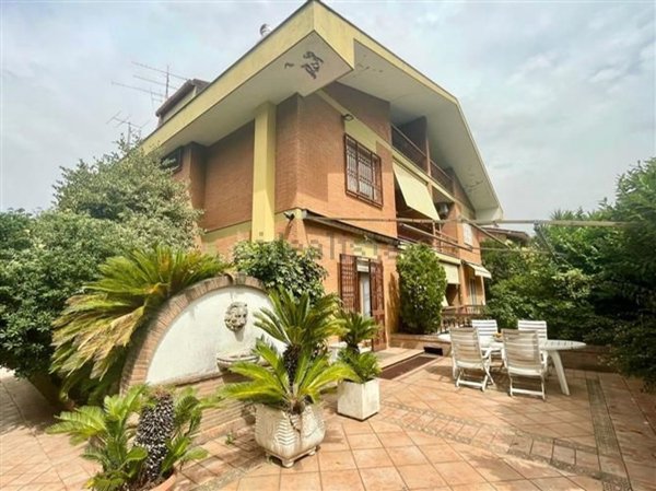 casa indipendente in vendita a Ciampino
