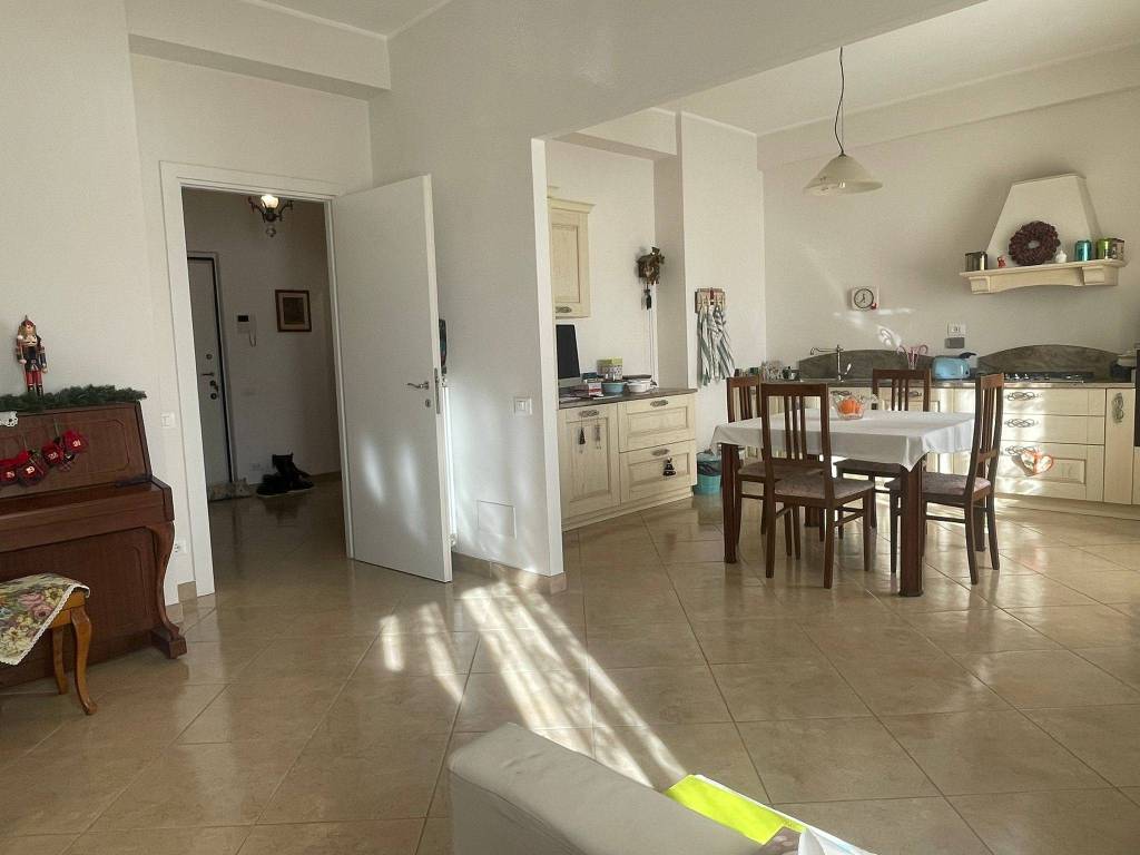 appartamento in vendita a Ciampino in zona Acqua Sotterra