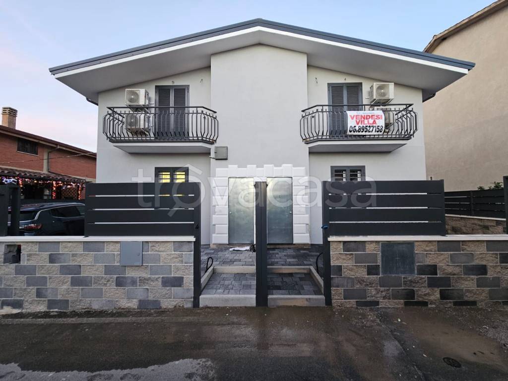 casa indipendente in vendita a Ciampino