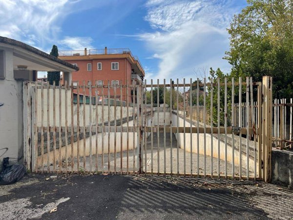 locale di sgombero in vendita a Ciampino