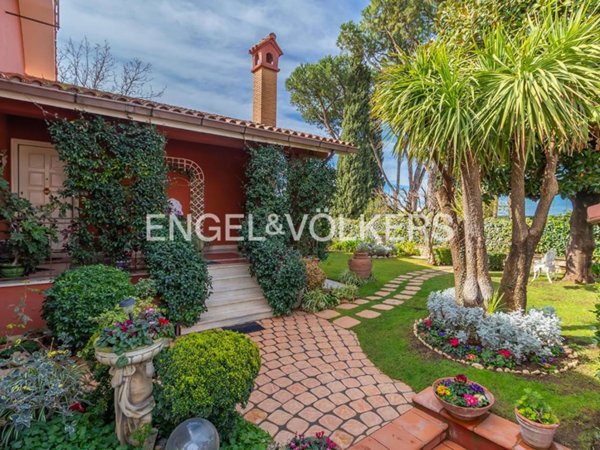 casa indipendente in vendita a Ciampino