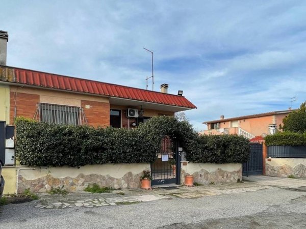 casa indipendente in vendita a Ciampino