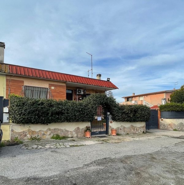 casa indipendente in vendita a Ciampino