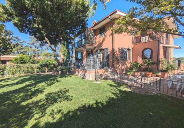 casa indipendente in vendita a Ciampino