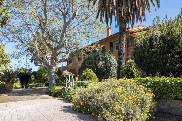 casa indipendente in vendita a Ciampino in zona Acqua Sotterra