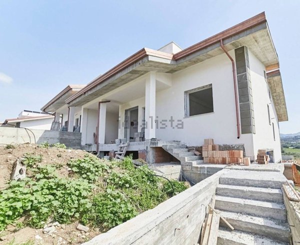casa indipendente in vendita a Ciampino