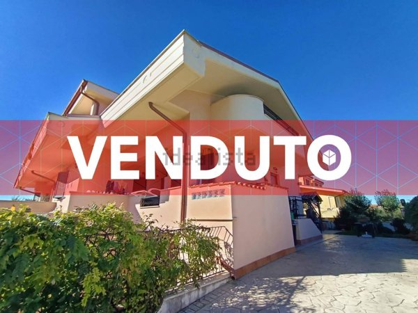 casa indipendente in vendita a Ciampino in zona Acqua Sotterra