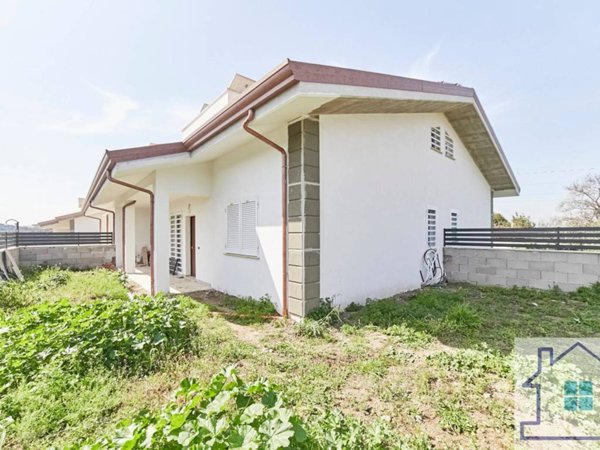 casa indipendente in vendita a Ciampino