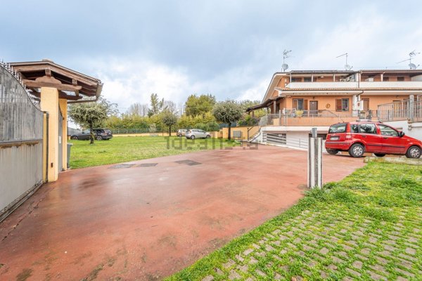 casa semindipendente in vendita a Ciampino