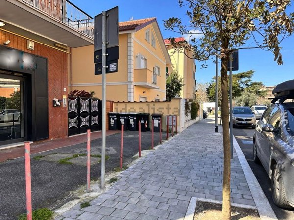 locale commerciale in vendita a Ciampino