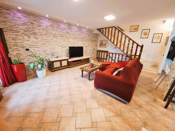 casa indipendente in vendita a Ciampino