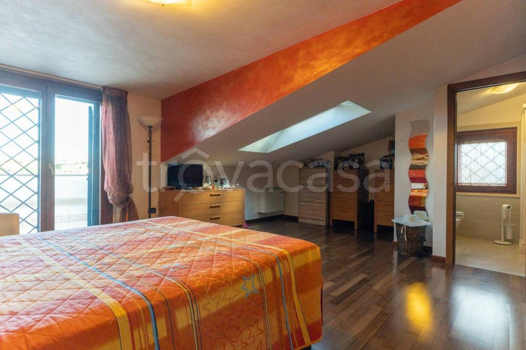 casa indipendente in vendita a Ciampino