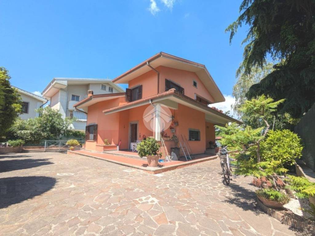 casa indipendente in vendita a Ciampino