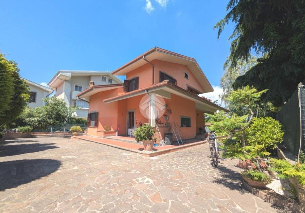 casa indipendente in vendita a Ciampino