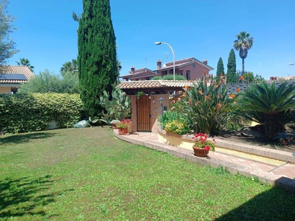 casa indipendente in vendita a Ciampino