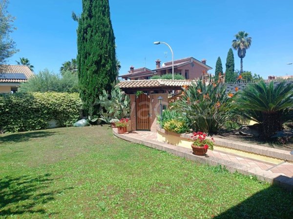casa indipendente in vendita a Ciampino