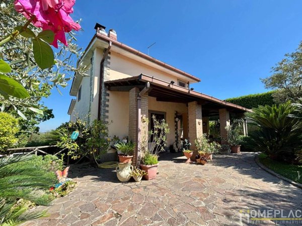 casa indipendente in vendita a Ciampino