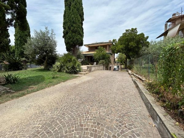 casa indipendente in vendita a Ciampino