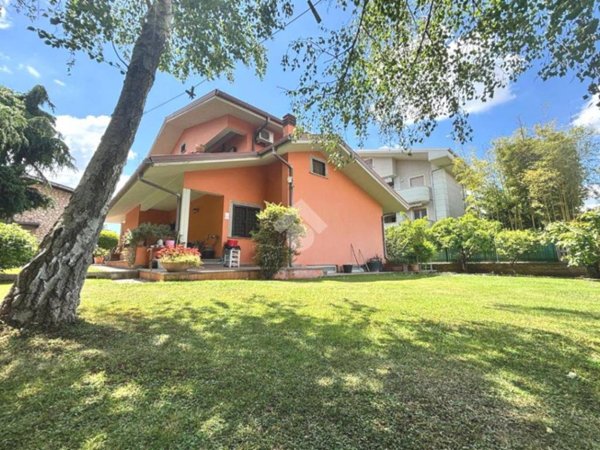 casa indipendente in vendita a Ciampino