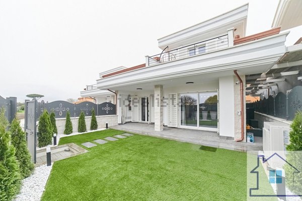 casa indipendente in vendita a Ciampino