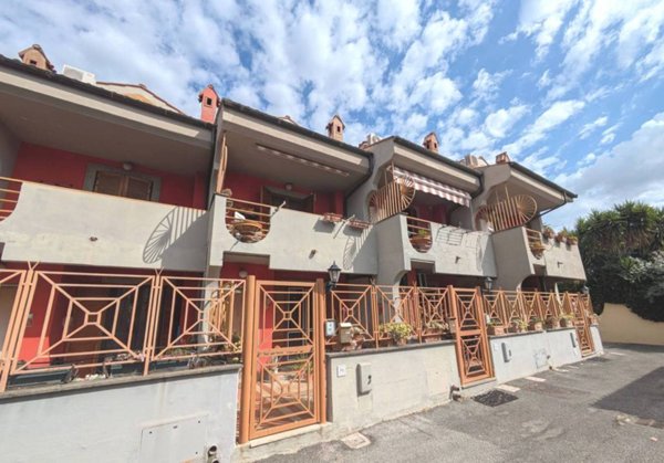 casa indipendente in vendita a Ciampino