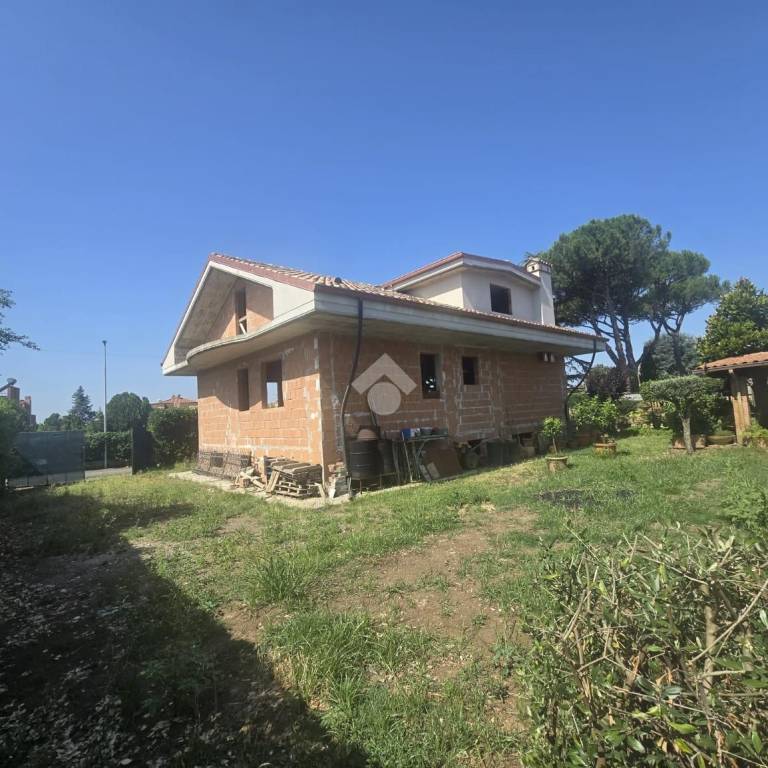 casa indipendente in vendita a Ciampino