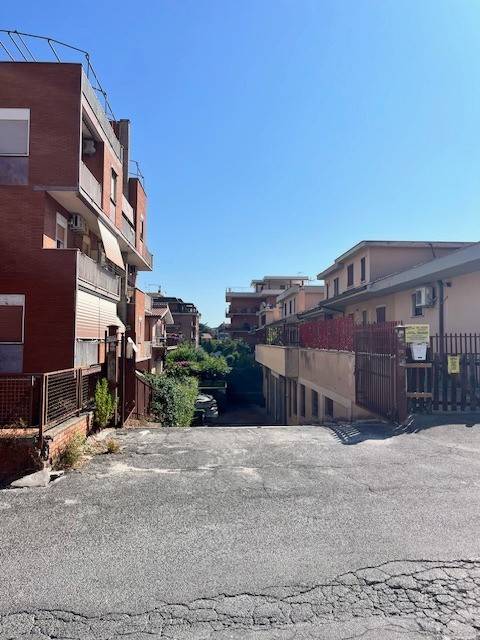 locale commerciale in vendita a Ciampino
