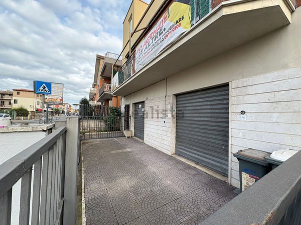 locale commerciale in vendita a Ciampino