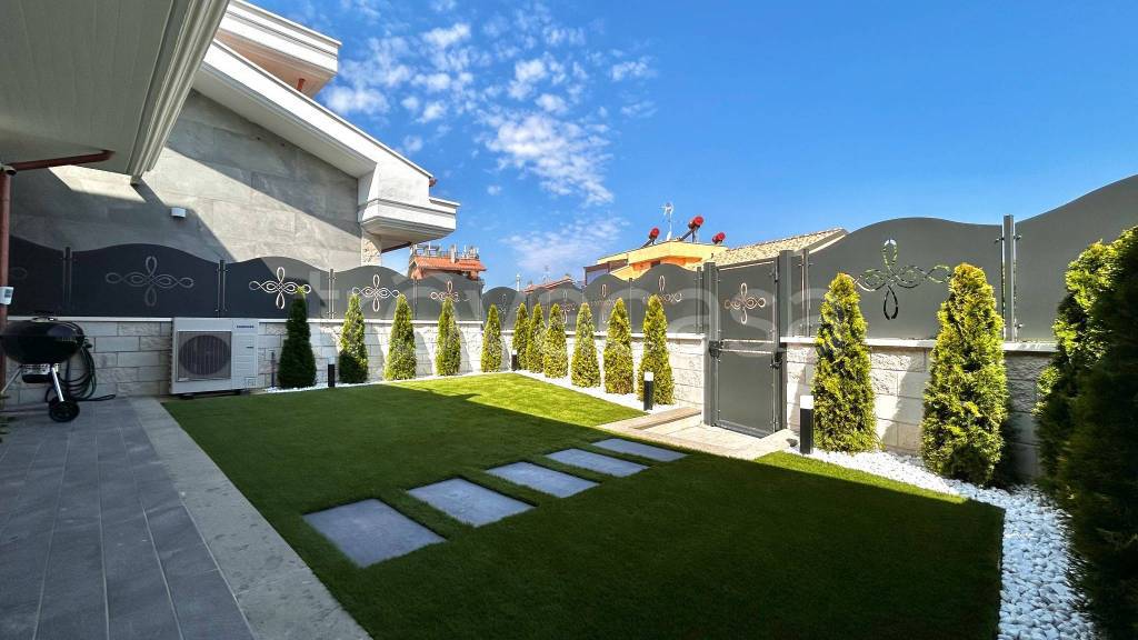 casa indipendente in vendita a Ciampino