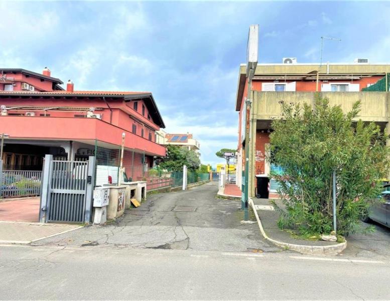 locale commerciale in vendita a Ciampino