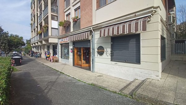 locale commerciale in vendita a Ciampino