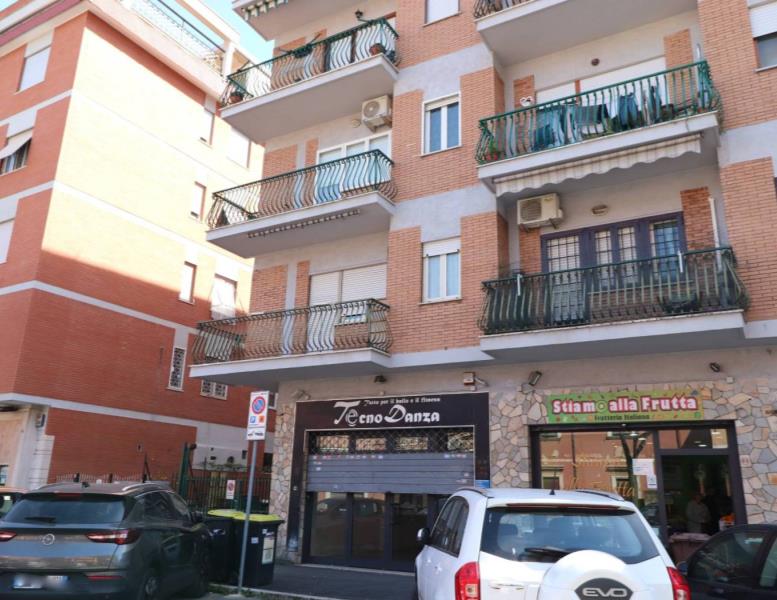 locale commerciale in vendita a Ciampino