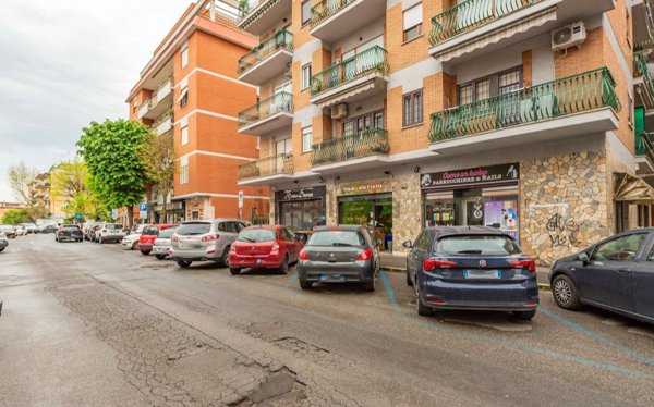locale commerciale in vendita a Ciampino