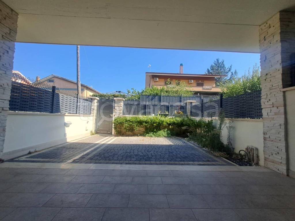 casa indipendente in vendita a Ciampino