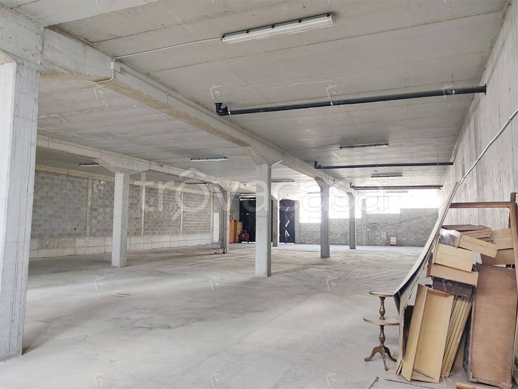 locale commerciale in vendita a Ciampino